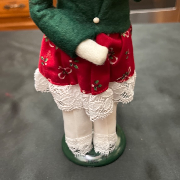 Rare, Vintage, 1994 Byers Choice Caroler “ Girl With Chestnuts”.  Ex. Cond. - Picture 9 of 10